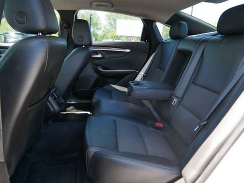 Used 2019 Chevrolet Impala LT FWD image 11