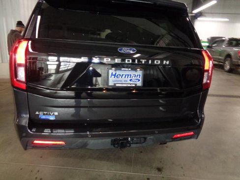 Certified 2025 Ford Expedition Active image 4