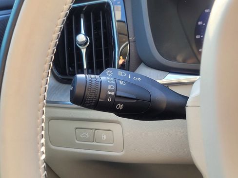 Certified 2024 Volvo XC60 T8 Ultimate w/ Protection Package Premier image 22