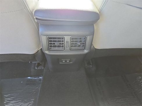 Used 2021 Toyota RAV4 XLE image 18