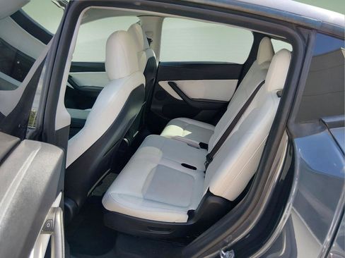 Used 2021 Tesla Model Y Long Range AWD/4WD image 14