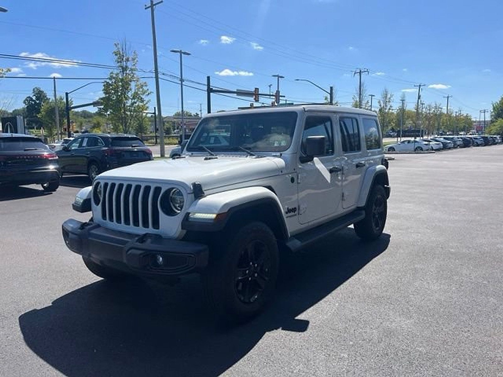Used 2021 Jeep Wrangler Unlimited Sahara AWD/4WD image 3
