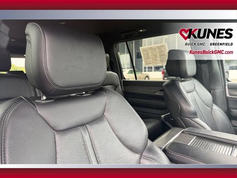 Used 2024 Jeep Wagoneer L Series II w/ Flexible Seating Group AWD/4WD image 43
