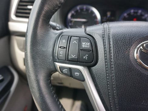 Used 2015 Toyota Highlander Limited w/ Driver Technology Package FWD image 7