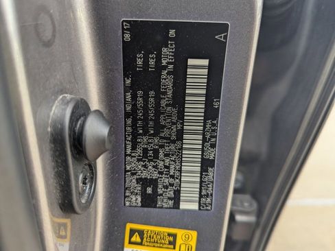 Used 2017 Toyota Highlander SE image 18