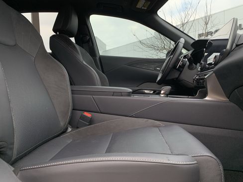 Used 2025 Lexus RX 450h AWD w/ Luxury Package image 35