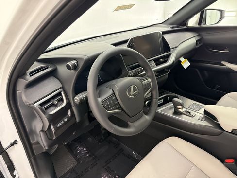 New 2026 Lexus UX 300h FWD image 4