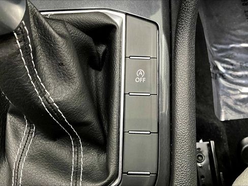 Used 2022 Volkswagen Tiguan S image 37