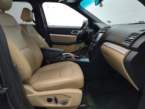 Used 2016 Ford Explorer XLT w/ Equipment Group 202A image 21