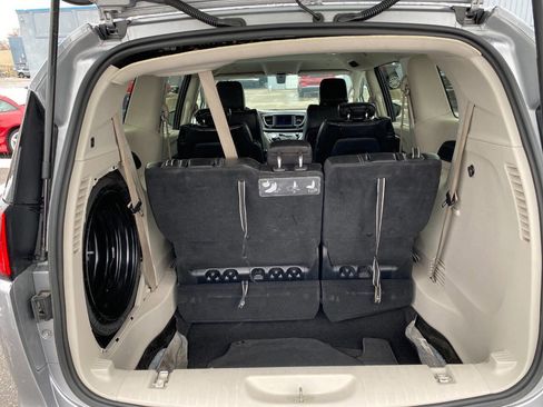Used 2020 Chrysler Voyager Lxi image 8