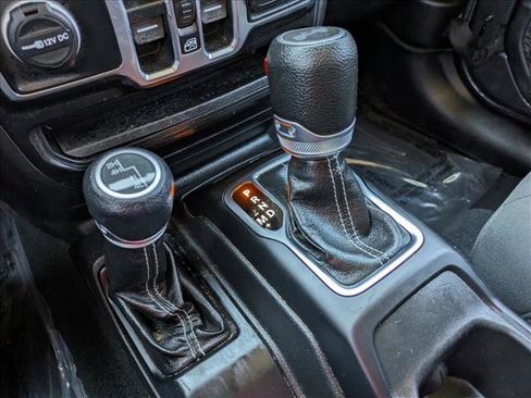 Used 2022 Jeep Wrangler Unlimited Sahara image 13