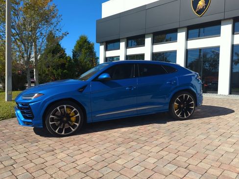 Used 2020 Lamborghini Urus image 3