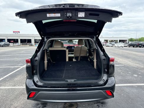 Used 2022 Toyota Highlander Limited image 20