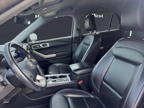Used 2021 Ford Explorer XLT w/ Equipment Group 202A AWD/4WD image 9
