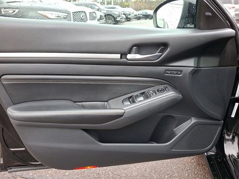 Used 2019 Nissan Altima 2.5 Platinum image 12