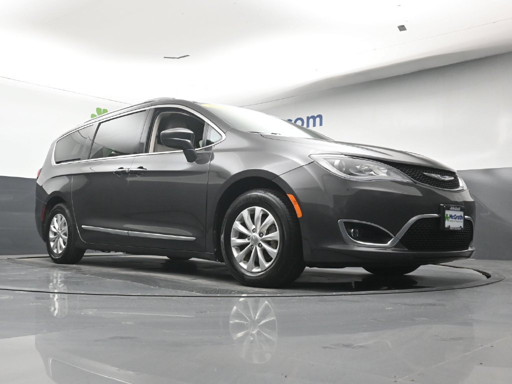 Used 2018 Chrysler Pacifica Touring-L Plus FWD image 28
