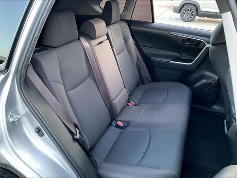 Used 2019 Toyota RAV4 LE image 19