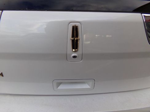 Used 2012 Lincoln MKX FWD image 19