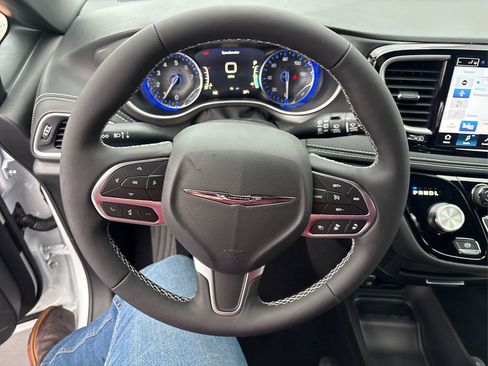 New 2026 Chrysler Pacifica Select image 14