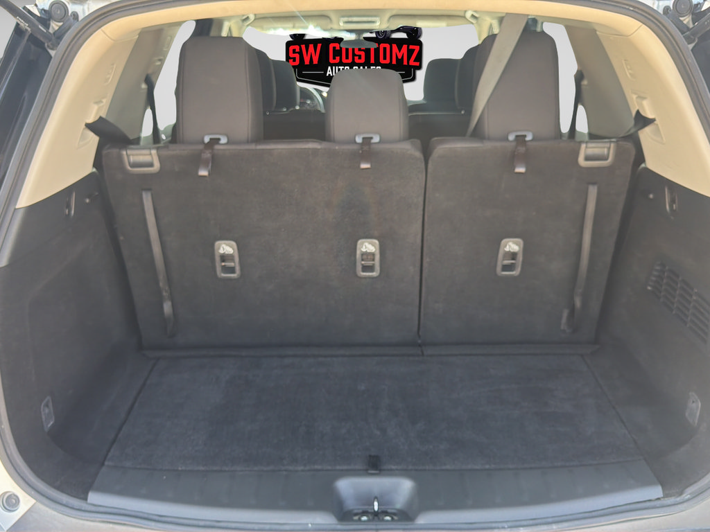 Used 2024 Nissan Pathfinder SV FWD image 14