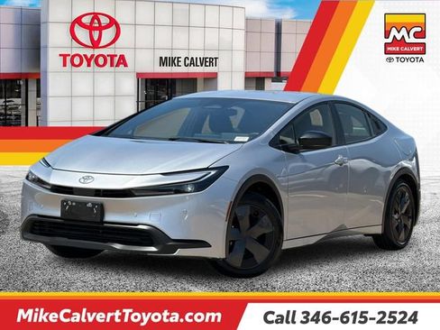 Used 2025 Toyota Prius LE FWD image 1