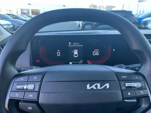 Used 2025 Kia K4 LXS image 27