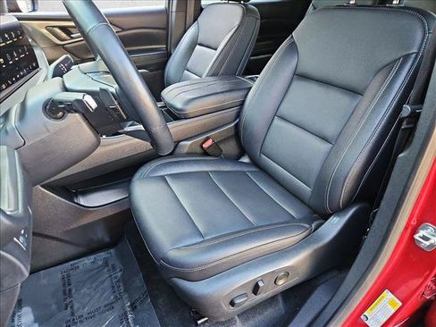 Used 2025 Chevrolet Traverse LT FWD image 15