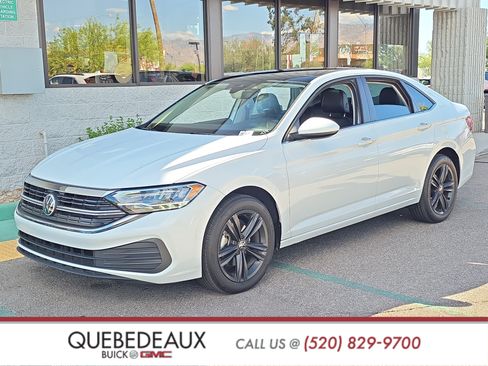 Used 2024 Volkswagen Jetta SE w/ Panoramic Sunroof Package FWD image 3