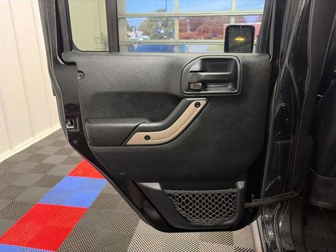 Used 2017 Jeep Wrangler Unlimited Sahara AWD/4WD image 12