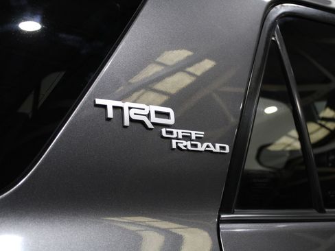 Used 2020 Toyota 4Runner TRD Off-Road Premium w/ Moonroof Package AWD/4WD image 15