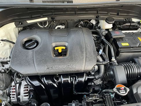 Used 2025 Kia Soul LX w/ LX Technology Package image 32