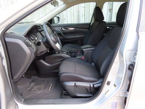 Used 2018 Nissan Rogue S FWD image 16