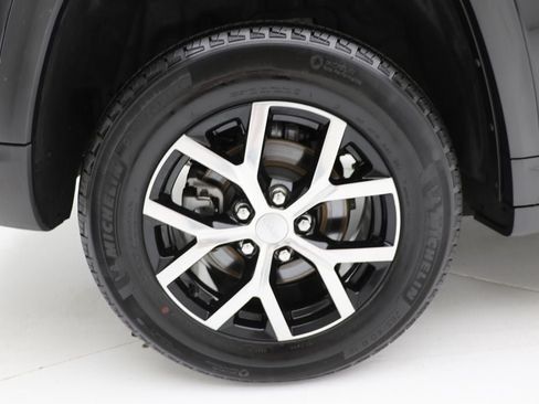 Used 2025 Jeep Grand Cherokee Limited AWD/4WD image 9