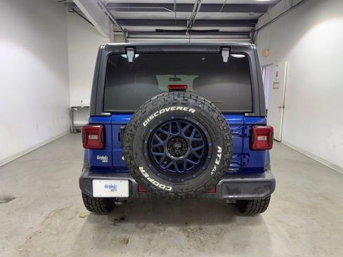 Used 2018 Jeep Wrangler Unlimited Sahara w/ Safety Group AWD/4WD image 6