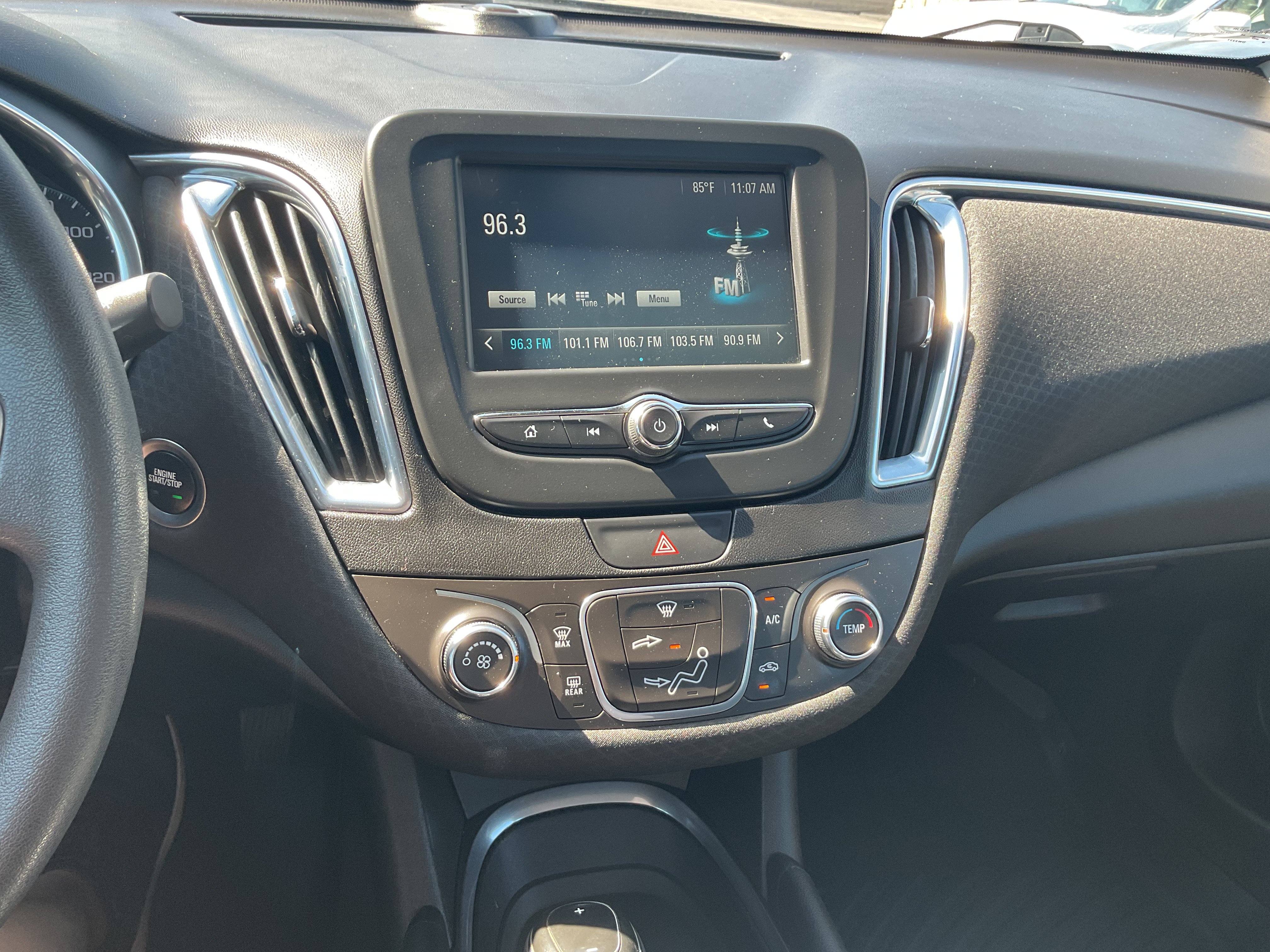 Used 2017 Chevrolet Malibu LT FWD image 16