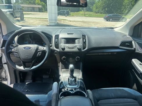 Used 2018 Ford Edge SE FWD image 12