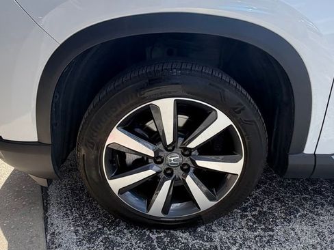 Used 2024 Honda Pilot Touring image 3