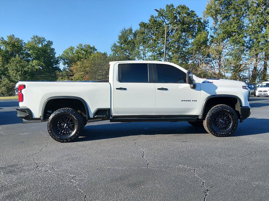 Used 2024 Chevrolet Silverado 2500 ZR2 w/ Technology Package AWD/4WD image 3