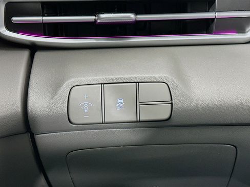 Used 2025 Hyundai Elantra SEL image 16