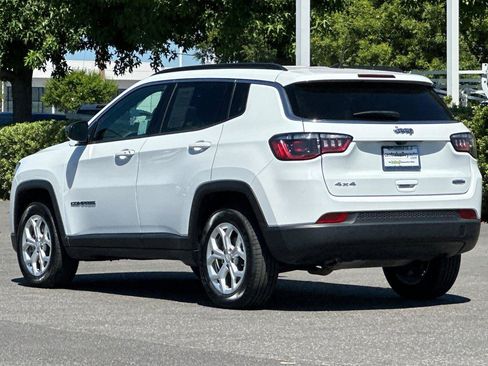 Certified 2024 Jeep Compass Latitude AWD/4WD image 6