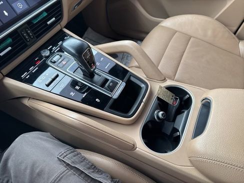 Used 2020 Porsche Cayenne image 17