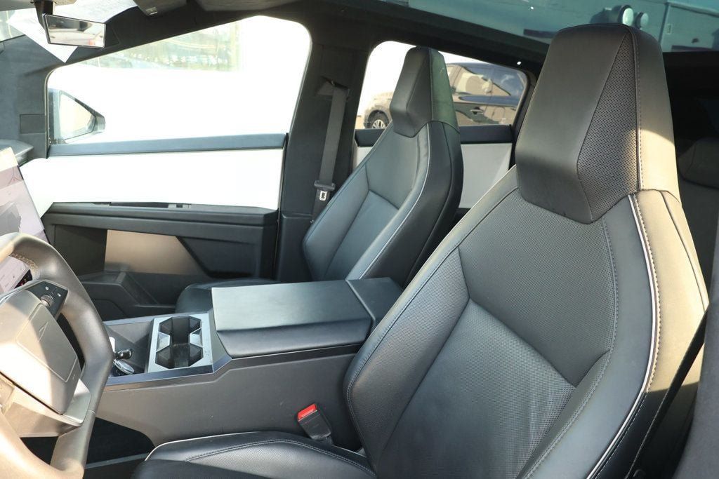 Used 2024 Tesla Cybertruck AWD Crew Cab image 23