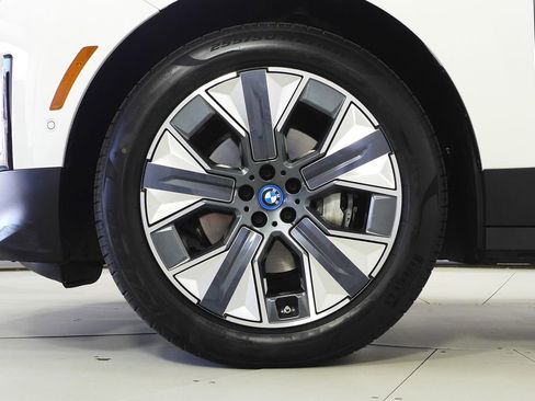 Certified 2023 BMW iX xDrive50 AWD/4WD image 5