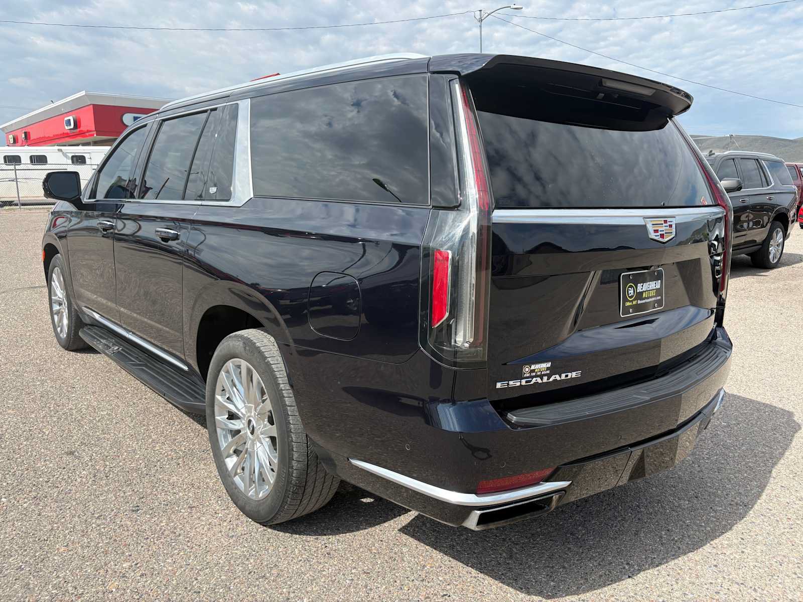 Used 2021 Cadillac Escalade ESV Premium Luxury w/ Driver Assist Tech Package AWD/4WD image 9