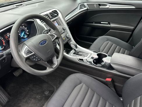 Used 2015 Ford Fusion SE image 12