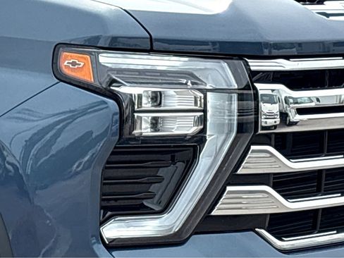 Used 2025 Chevrolet Silverado 2500 High Country w/ Technology Package AWD/4WD image 19