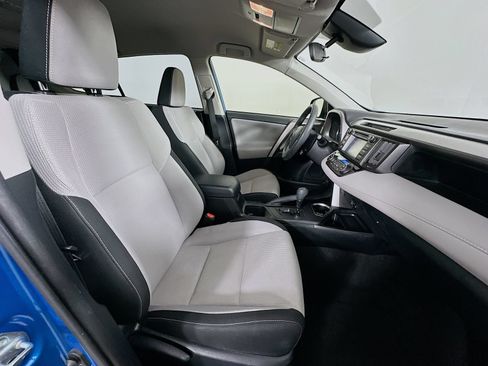 Used 2018 Toyota RAV4 LE AWD/4WD image 40