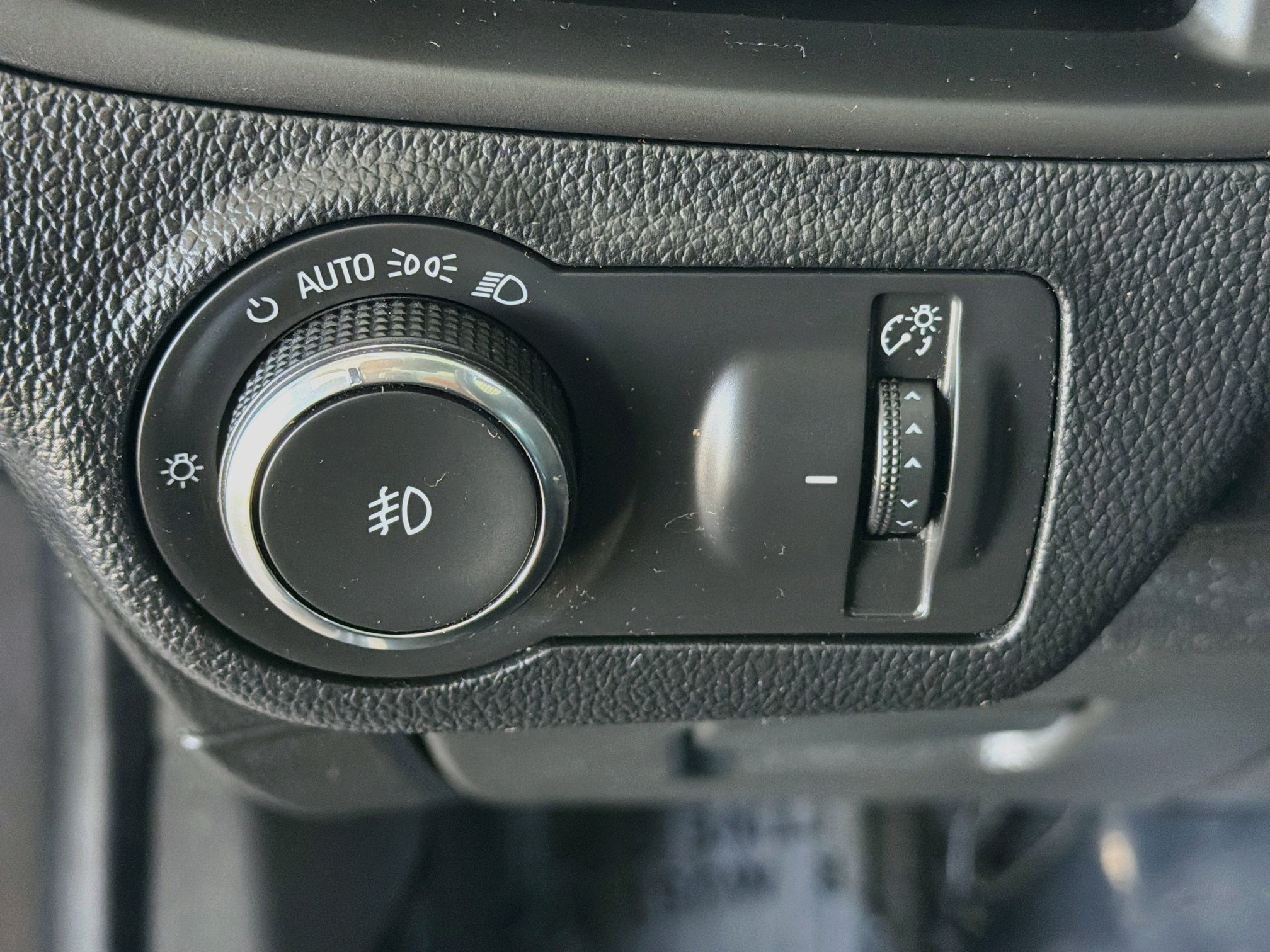 Used 2019 Buick Envision Essence AWD/4WD image 16