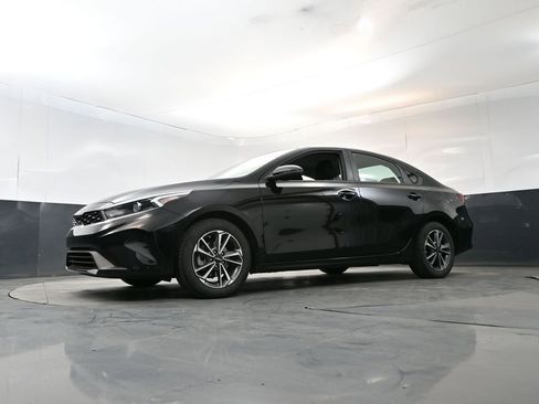 Used 2023 Kia Forte LXS w/ LXS Technology Package FWD image 20