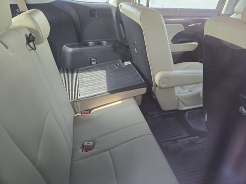 Used 2024 Toyota Highlander Limited AWD/4WD image 12
